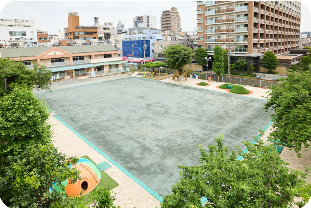 園庭全景